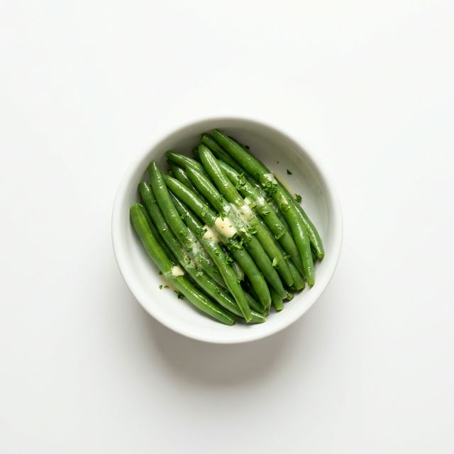 Grüne Bohnen gekocht, in Butter geschwenkt