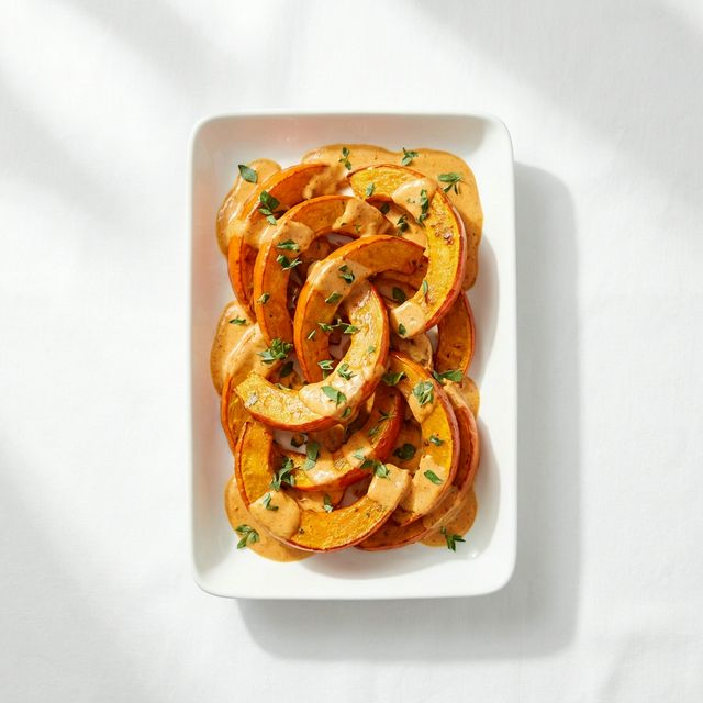 Kürbis gebacken, in Grundsauce hell/weiß mit Sahne