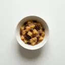 Apfelkompott mit Rosinen und Rum