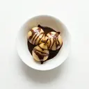 Birnen gekocht, mit Schokoladensauce