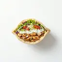 Döner Kebab, Fladenbrot gefüllt mit Grillfleisch (Geflügel), Rohkost und Sauce