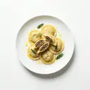 Eier-Frischteigwaren Ravioli, gefüllt mit Rinderhackfleisch
