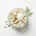 Eingemachtes Huhn mit Grundsauce hell/weiß und saurer Sahne