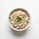 Fleischsalat mit Salatmayonnaise und Gurke