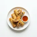 Frühlingsrollen gefüllt mit Gemüse und Schweinefleisch, frittiert