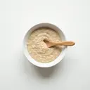 Getreide-Obst-Brei, mit Apfelmus ungesüßt und Haferflocken (geeignet für Beikost)