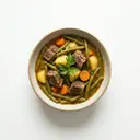 Grüne-Bohnen-Eintopf mit Gemüsebrühe, Kartoffeln und Hammelfleisch