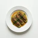 Gurken mit Hackfleischfüllung, geschmort, mit Sauce