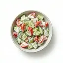 Gurken-Tomatensalat mit Saure-Sahne-Dressing