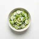 Gurken- und Kopfsalat mit Joghurtmarinade