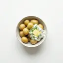 Kartoffeln gekocht, mit Kräuterquark und Butter