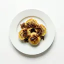 Maultaschen Schwäbische Art (mit Hackfleisch) gegart, mit gebratenen Zwiebeln