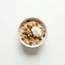 Müsli Bircher-Benner Art, gesüßt, mit Äpfeln, Rosinen, Sahne und Nüssen