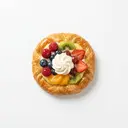 Pudding-Plunder belegt mit Früchten, Klarguss und Sahne