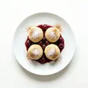 Quarkklöße mit Süßkirschkompott, Zucker und Zimt