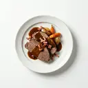 Rinderschmorbraten mit Speck und Sauce