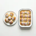 Rohrnudeln (aus Hefeteig mit Wasser zubereitet) gebacken