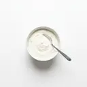 Sahnejoghurt mind. 10 % Fett, mit Magermilchpulverzusatz