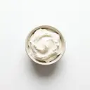 Schlagsahne gesüßt, mit Gelatine gebunden, für Gebäck/Torten