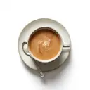 Schwarztee (Getränk) mit Sahne 30 % Fett und Zucker