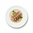 Schweineherz gespickt, gedünstet, mit Sahnesauce von dunkler/brauner Grundsauce