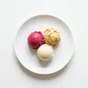 Speiseeis (Frucht, Karamell, Vanille) gemischt