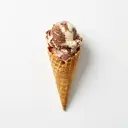 Speiseeis (Schokolade, Vanille) gemischt, in Waffeltüte