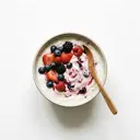 Speisequarkzubereitung mind. 20 % Fett i. Tr., mit Fruchtzubereitung, gesüßt