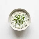 Speisequarkzubereitung mind. 40 % Fett i. Tr., mit Kräutern