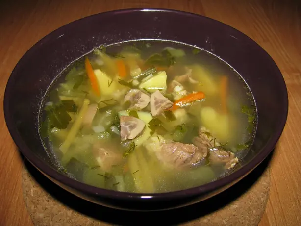 Foto von Russische Rassolnik Suppe klassisch – fertig angerichtet