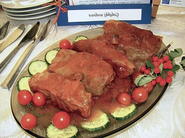 Foto von Griechische Kohlrouladen Lahanodolmades – fertig angerichtet