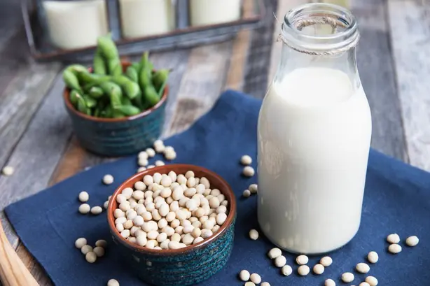 Foto von Chinesische Sojamilch Doujiang (2) – fertig angerichtet