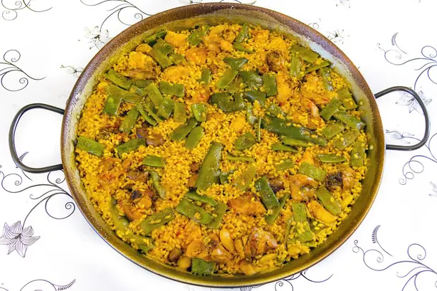 Foto von Spanische Paella nach Valencia-Art (3) – fertig angerichtet