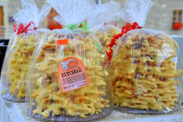 Foto von Litauischer Baumkuchen Šakotis – fertig angerichtet