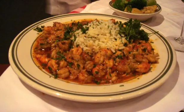 Foto von Klassisches Cajun Jambalaya – fertig angerichtet