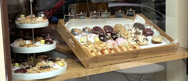 Foto von Klassische Berliner Pfannkuchen – fertig angerichtet