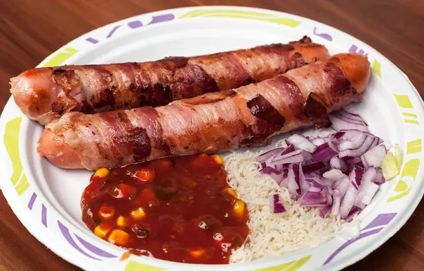 Foto von Klassische Berner Würstel – fertig angerichtet