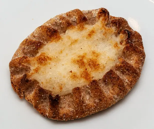 Foto von Finnische Karelische Piroggen klassisch – fertig angerichtet