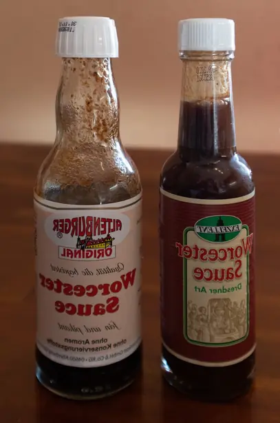 Foto von Klassische Englische Worcestershiresauce – fertig angerichtet