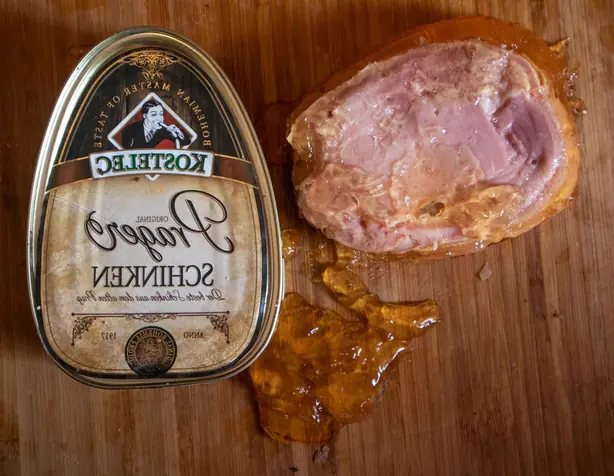 Foto von Böhmischer Prager Schinken gebacken – fertig angerichtet