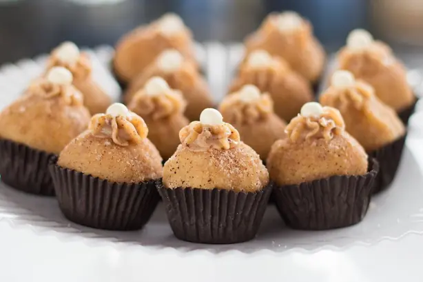 Foto von Brasilianische Brigadeiros mit Streuseln – fertig angerichtet