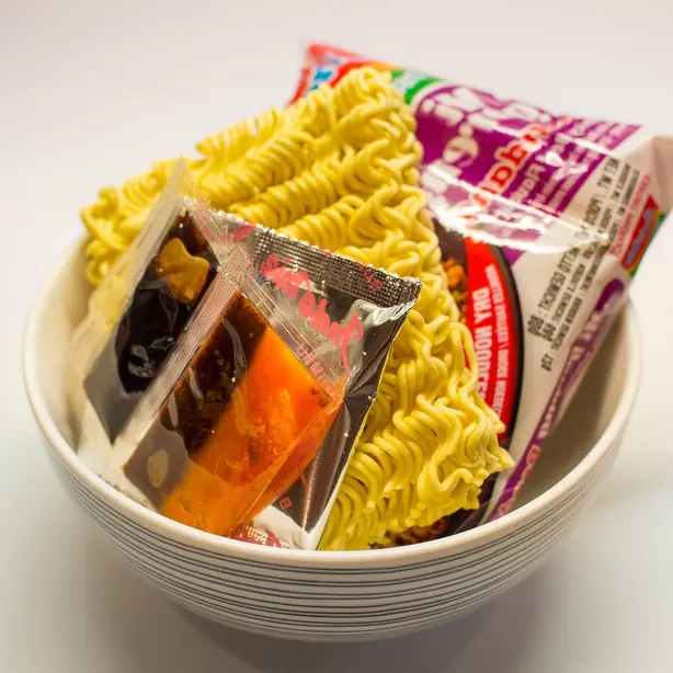 Foto von Indonesisches Mi Goreng klassisch – fertig angerichtet