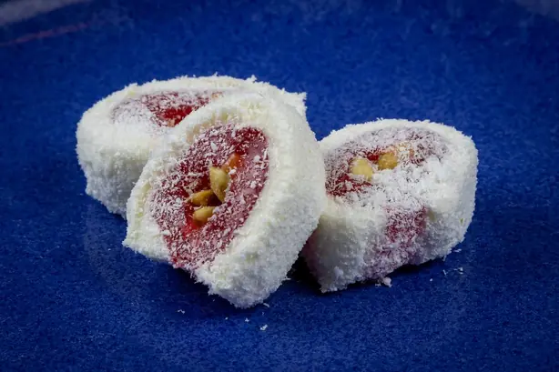 Foto von Klassisches Türkisches Lokum – fertig angerichtet