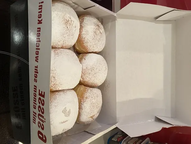 Foto von Klassische Faschingskrapfen – fertig angerichtet