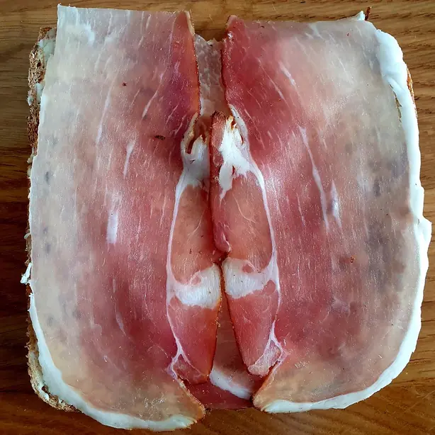 Foto von Schwarzwälder Schinken klassisch (2) – fertig angerichtet