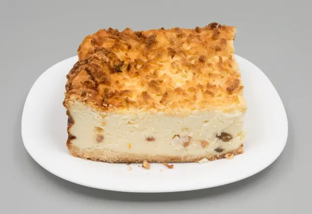 Foto von Polnischer Käsekuchen Sernik wiedeński – fertig angerichtet