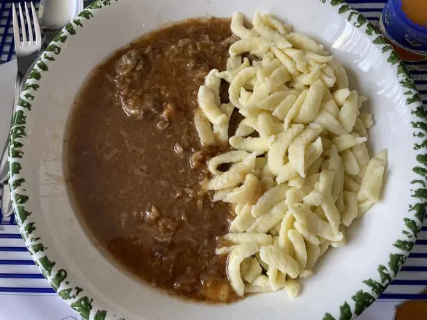 Foto von Wiener Zwiebelrostbraten klassisch – fertig angerichtet