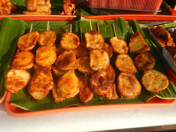 Foto von Philippinische Camote Cue Spieße – fertig angerichtet
