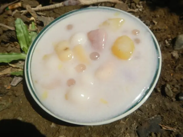 Foto von Thailändische Bua Loi mit Kokosmilch – fertig angerichtet