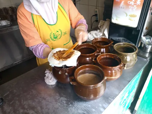 Foto von Gebratene Yunnan Erkuai Reiskuchen – fertig angerichtet